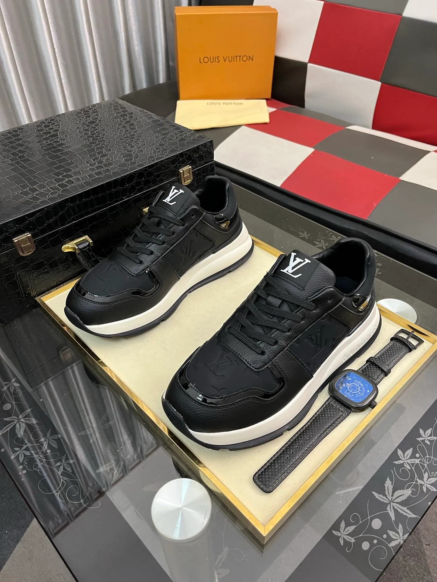 Men's shoes💰438⌚️⌚️《Louis vuitton/LV Louis Vuitton》original quality.~ Unique modern style sneakers. 🏃A must-have casual shoe for trendy men😍😍 Original brand imported from Italy, imported original leather, cowhide lining (refuses to discolor and grind feet) Sole: Original sole provided by the original factory, French lazy style design ⚠️Fit to the feet Original quality code number: 38-443️⃣Colors available
